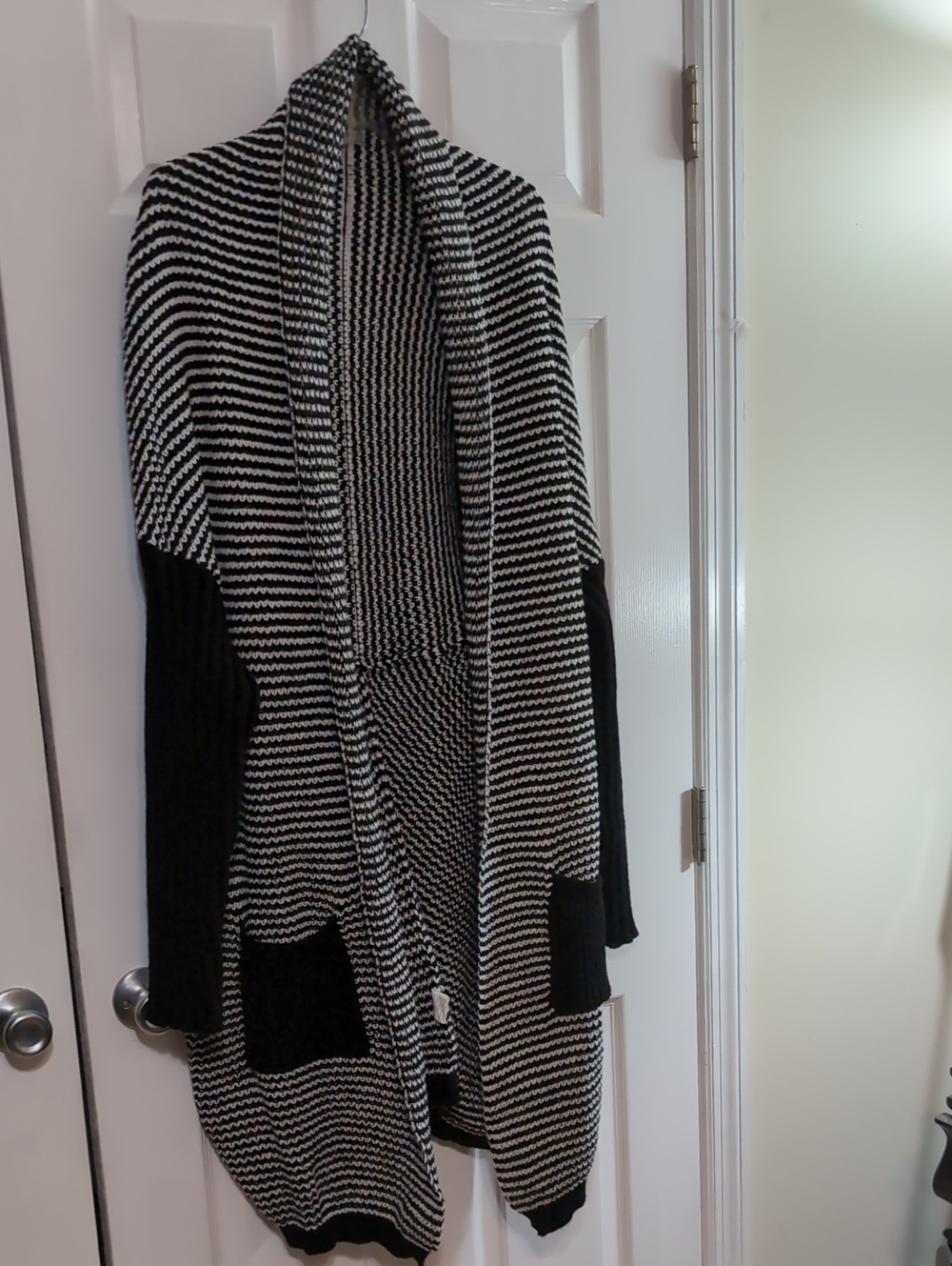 Source Unknown Black & White Striped Open-Front Hooded Cardigan